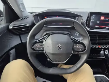 Photo 15 Peugeot 2008  PureTech 130 S&S BVM6