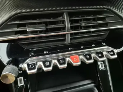 Photo 14 Peugeot 2008  PureTech 130 S&S BVM6