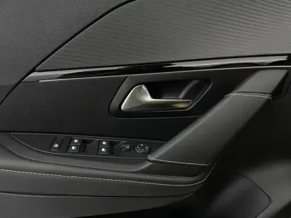 Photo 60 Peugeot 208  PureTech 100 S&S BVM6