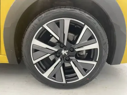 Photo 81 Peugeot 208  PureTech 100 S&S BVM6