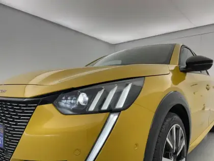 Photo 58 Peugeot 208  PureTech 100 S&S BVM6