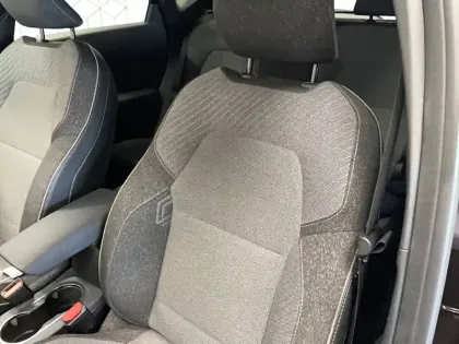 Photo 11 Renault Captur  E-Tech full hybrid 145 ch