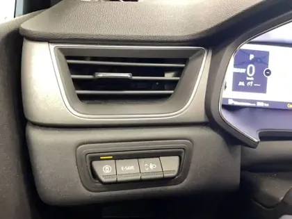 Photo 18 Renault Captur  E-Tech full hybrid 145 ch
