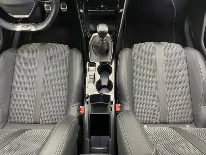 Photo 62 Peugeot 208  PureTech 100 S&S BVM6