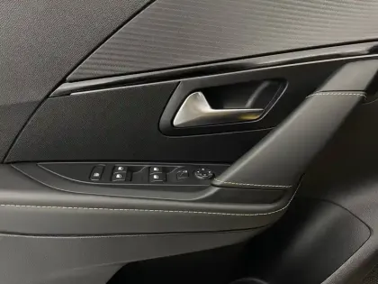 Photo 60 Peugeot 208  PureTech 100 S&S BVM6