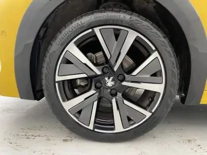 Photo 48 Peugeot 208  PureTech 100 S&S BVM6