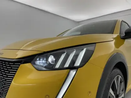 Photo 58 Peugeot 208  PureTech 100 S&S BVM6