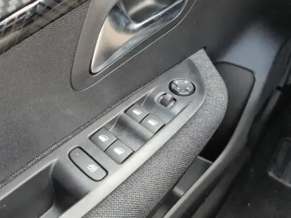 Photo 41 Peugeot 208  Hybrid 110 e-DCS6