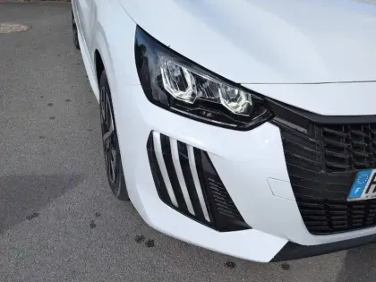 Photo 36 Peugeot 208  Hybrid 110 e-DCS6