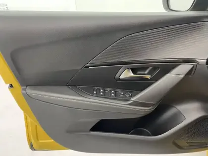 Photo 66 Peugeot 208  PureTech 100 S&S BVM6