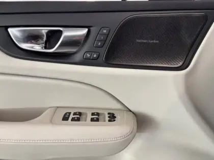 Photo 15 Volvo V60  T6 AWD Hybride Rechargeable 253 ch + 145 ch Geartronic 8