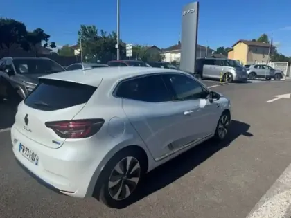 Photo 20 Renault Clio  E-Tech 140 - 21