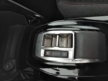 Photo 33 Peugeot 2008  Electrique 136 ch