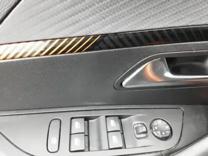 Photo 37 Peugeot 2008  Electrique 136 ch