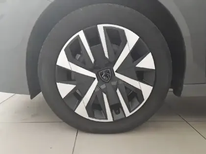 Photo 12 Peugeot 208  Hybrid 100 e-DCS6