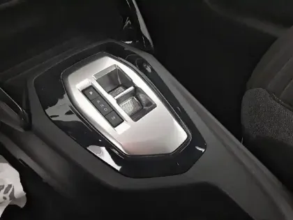 Photo 13 Peugeot 208  Hybrid 100 e-DCS6