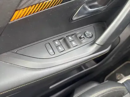 Photo 19 Peugeot 2008 Gén. II Ph1 NG Roadtrip 5