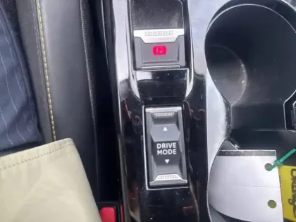 Photo 18 Peugeot 2008 Gén. II Ph1 NG Roadtrip 5