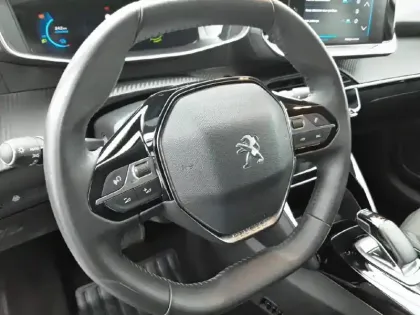 Photo 8 Peugeot 208  Electrique 50 kWh 136ch