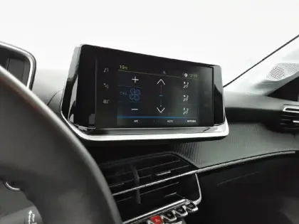 Photo 20 Peugeot 208  Electrique 50 kWh 136ch