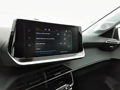 Photo 19 Peugeot 208  Electrique 50 kWh 136ch