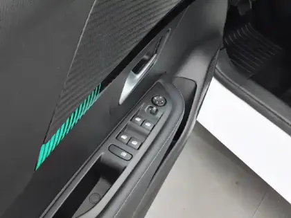 Photo 17 Peugeot 208  Electrique 50 kWh 136ch