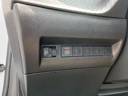 Photo 15 Peugeot 208  PureTech 75 S&S BVM5 Active