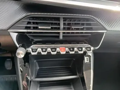 Photo 11 Peugeot 208  PureTech 75 S&S BVM5 Active