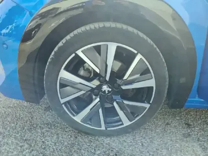 Photo 10 Peugeot 208  PureTech 130 S&S EAT8