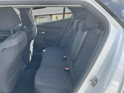 Photo 22 Peugeot 2008  Electrique 136 ch Active