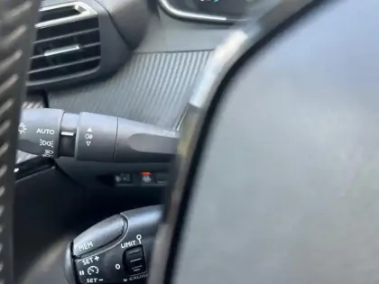 Photo 16 Peugeot 2008  Electrique 136 ch Active