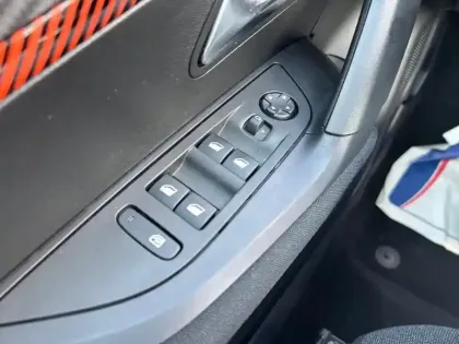 Photo 19 Peugeot 2008  Electrique 136 ch Active