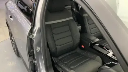 Photo 8 Citroën C4  PureTech 130 S&S EAT8 Shine