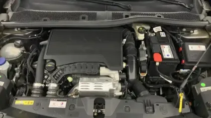 Photo 6 Peugeot 2008  PureTech 130 S&S EAT8 GT