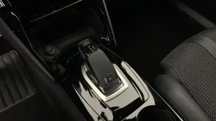 Photo 22 Peugeot 2008  PureTech 130 S&S EAT8 GT