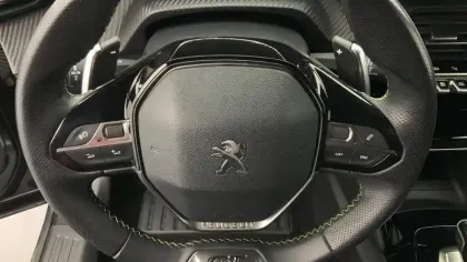 Photo 19 Peugeot 2008  PureTech 130 S&S EAT8 GT