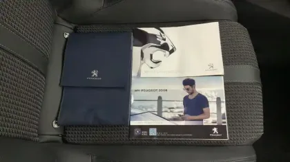 Photo 15 Peugeot 2008  PureTech 130 S&S EAT8 GT