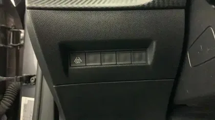 Photo 18 Peugeot 2008  PureTech 130 S&S EAT8 GT