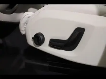 Photo 11 Volvo Xc60  T6 Hybride Rechargeable 253 + 145ch Utra Style Chrome Geartronic 8 AWD