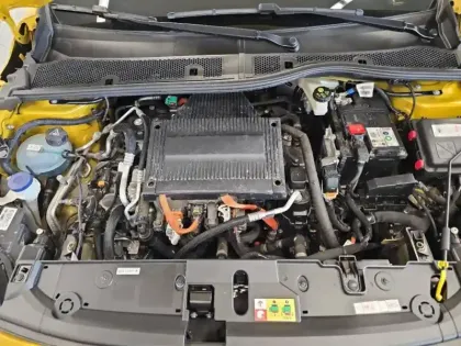 Photo 9 Peugeot 208  e- 136ch Style