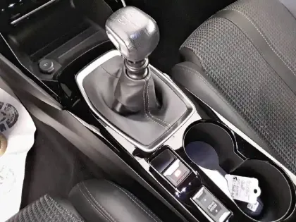 Photo 13 Peugeot 2008  PureTech 130 S&S BVM6