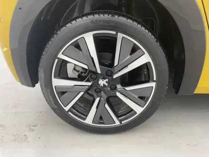 Photo 18 Peugeot 208  PureTech 100 S&S BVM6