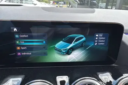 Photo 61 Mercedes GLA  200 d 8G-DCT