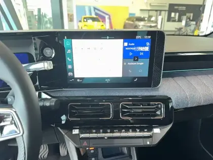 Photo 11 Renault 4 Renault  E-Tech Electrique 150 ch autonomie confort