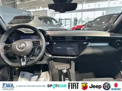 Photo 7 Alfa Romeo Junior  Elettrica 280ch Veloce