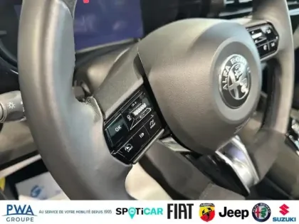 Photo 12 Alfa Romeo Junior  Elettrica 280ch Veloce