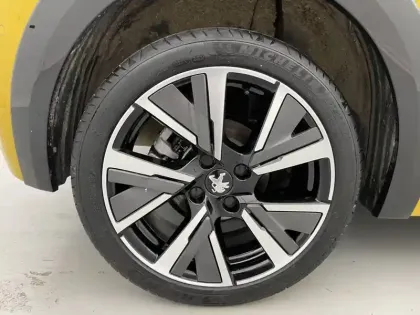 Photo 18 Peugeot 208  PureTech 100 S&S BVM6