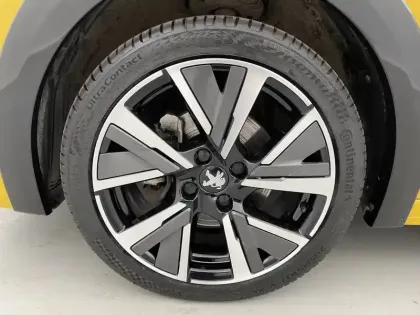 Photo 16 Peugeot 208  PureTech 100 S&S BVM6