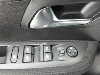 Photo 38 Peugeot 208  PureTech 75 S&S BVM5