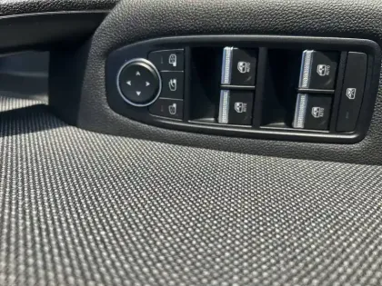 Photo 17 Renault Captur  E-Tech full hybrid 145